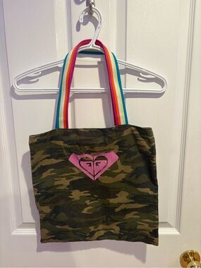 Camo Tote with Pink Roxy Logo and Rainbow Straps